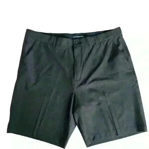 Greg Norman Men’s Black Golf Shorts 
Size 40
Excellent Condition 
2521